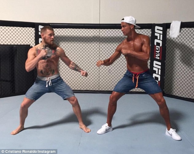兩大帥哥運動明星！C 羅與 Conor McGregor 正面交鋒拚肌肉！