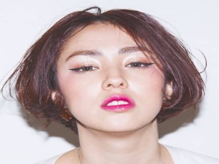 漂亮的唇色的秘密，唇膏這樣擦才持久顯色！