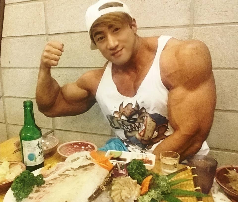 韓國歐爸一身「魔鬼筋肉」網路爆紅　帥氣臉蛋配上宛如 CG 般超猛肌肉！