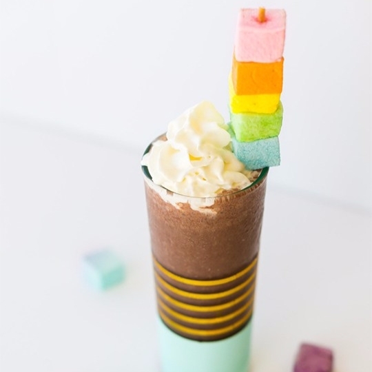夏日特飲：輕鬆在家 D.I.Y.！又美又好味的漂浮彩虹凍巧克力！