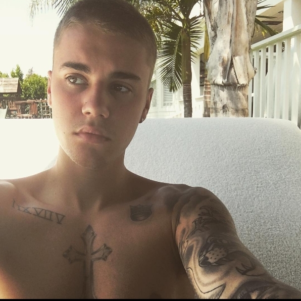 搞大新聞？小賈斯汀與肯伊威斯特視訊通話　竟還點名「泰勒絲 what up」！