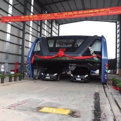 真的做出來了！中國開發不怕塞車的巨大「空中巴士」　將進行路面測試！