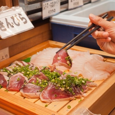 【打卡特輯】酒肉天堂！1000 円生魚片吃到飽　店內壯觀酒牆日本人也瘋狂！