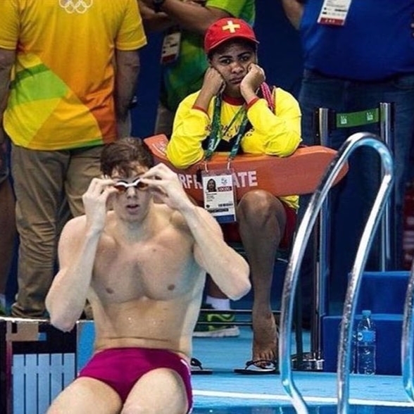 游泳健將被救生員包圍？里約奧運中 3 個最幽默古怪的工作！