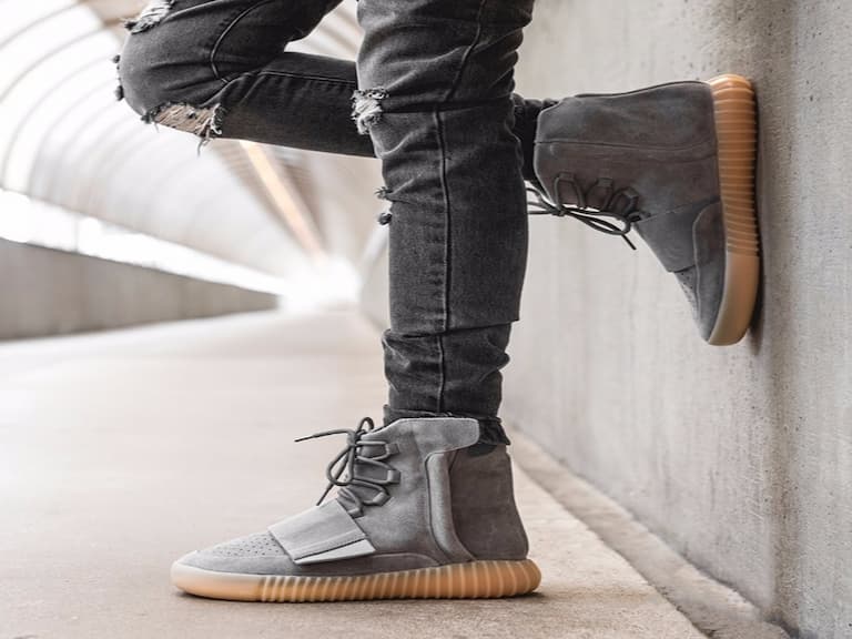 深度解析中國、香港瘋搶 Yeezy 鞋的原因！原來大家都只是在炫耀？