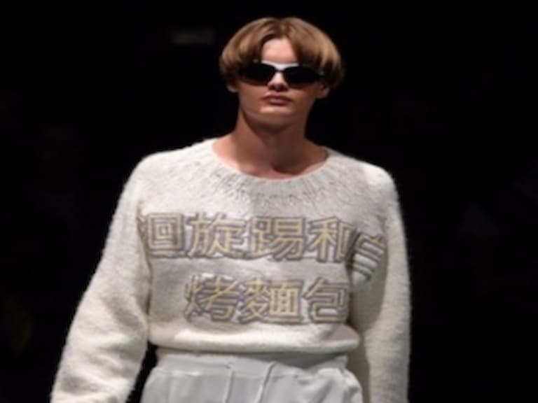 北歐時尚品牌搞創意?    超大中文字穿上身!