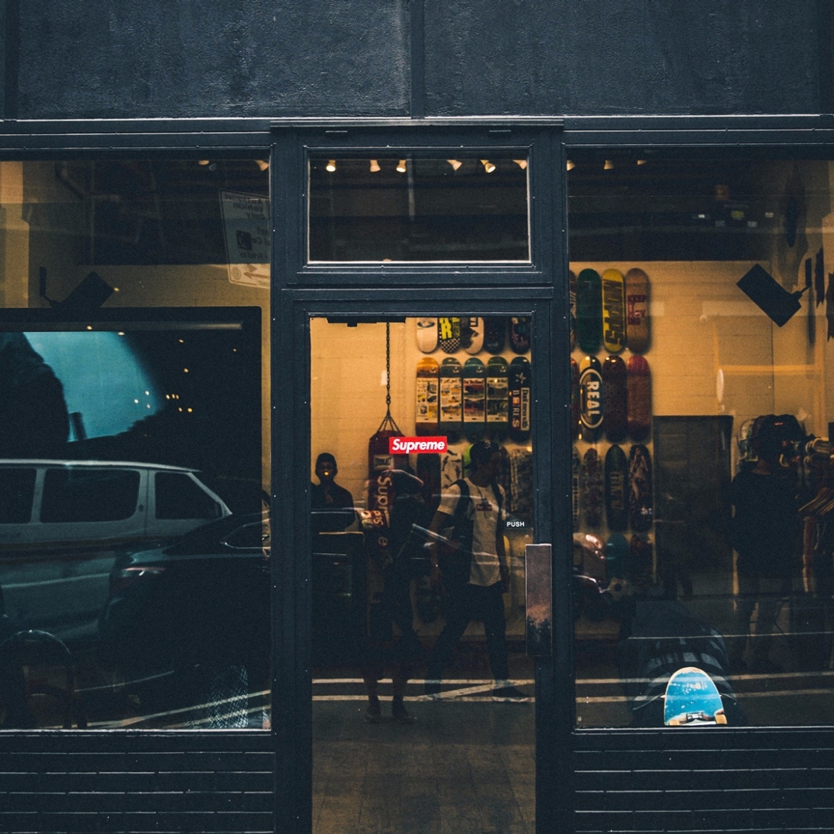 排隊人潮誇張！Supreme 決定推出有「爭議」的購買方式？