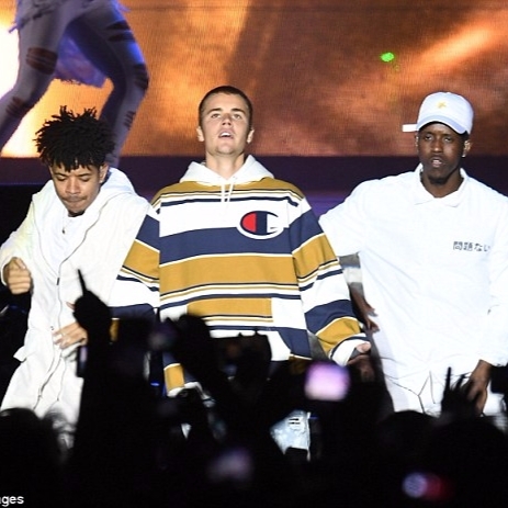 小賈斯汀坦承宿醉登台表演　觀眾砲轟：這是我看過最糟糕的 live！