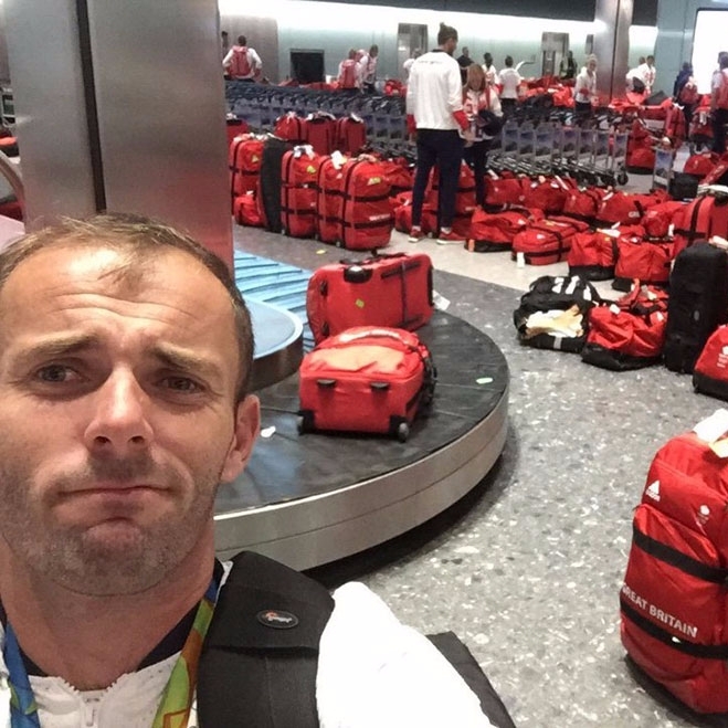 找到瘋掉！英國奧運的行李袋全都一樣　讓一起歸國的選手在機場大崩潰...