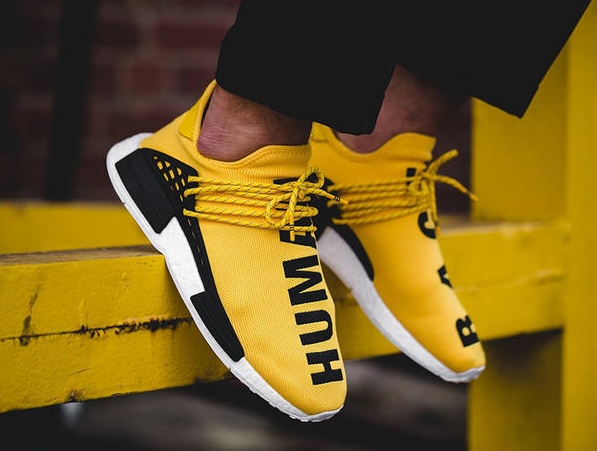 矚目潮鞋！菲董再曝光 adidas NMD Human Race 全新「清新淡藍」配色！