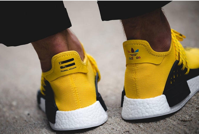 矚目潮鞋！菲董再曝光 adidas NMD Human Race 全新「清新淡藍」配色！