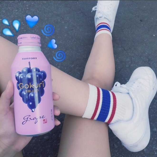 日本女孩最近在瘋甚麼？一瓶果汁也可以拍得出神入化⋯而且成為洗版的 Props！？