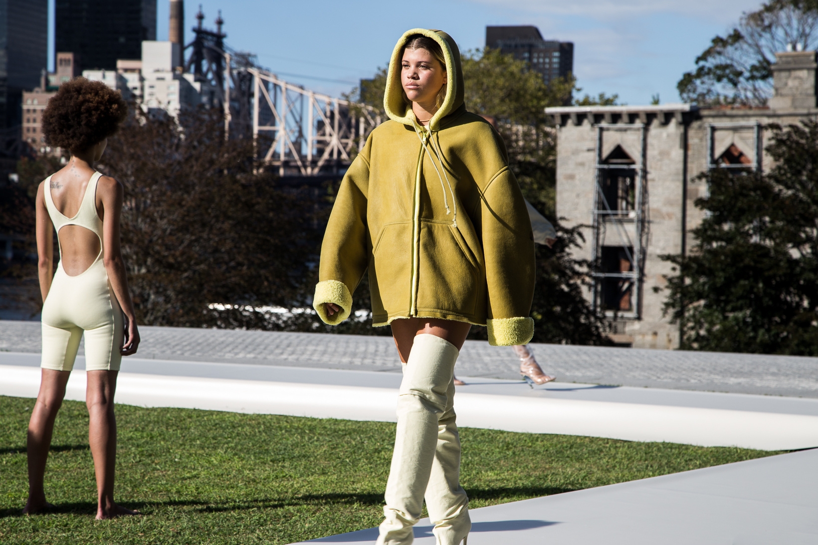 Yeezy Season 4 發佈會直擊！肯爺又發表了全新鞋款？