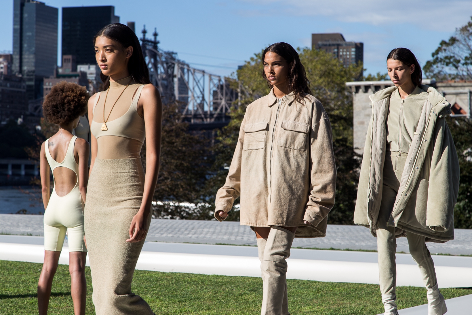 Yeezy Season 4 發佈會直擊！肯爺又發表了全新鞋款？