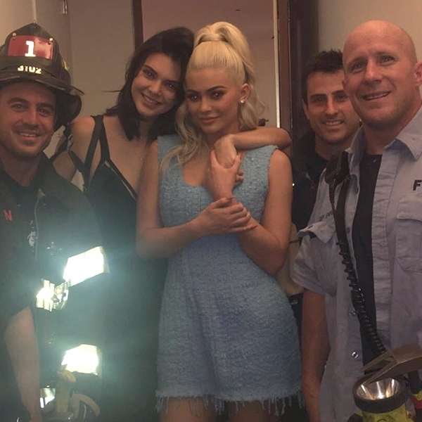 Kylie Jenner被困電梯，竟然還忙著直播Snapchat？
