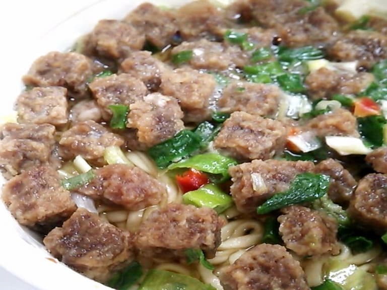 CP 值超高!日清泡麵慶 45 周年推出「謎肉祭」 杯麵肉量暴增 10 倍!