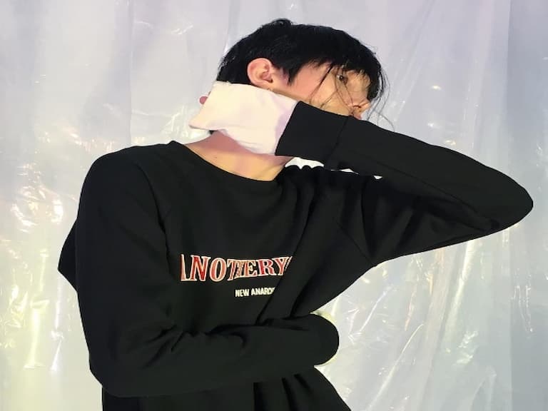 秋天必備寬大感 T-shirt ，四種搭配法則展現潮流時尚
