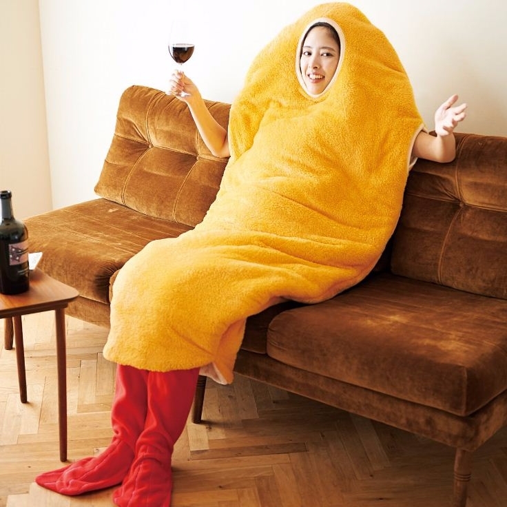 日本推出冬季禦寒的「炸蝦」行走睡袋　在家穿得這麼搞笑好嗎？