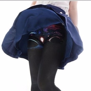 日本銀河褲襪　女孩就算走光也很夢幻！