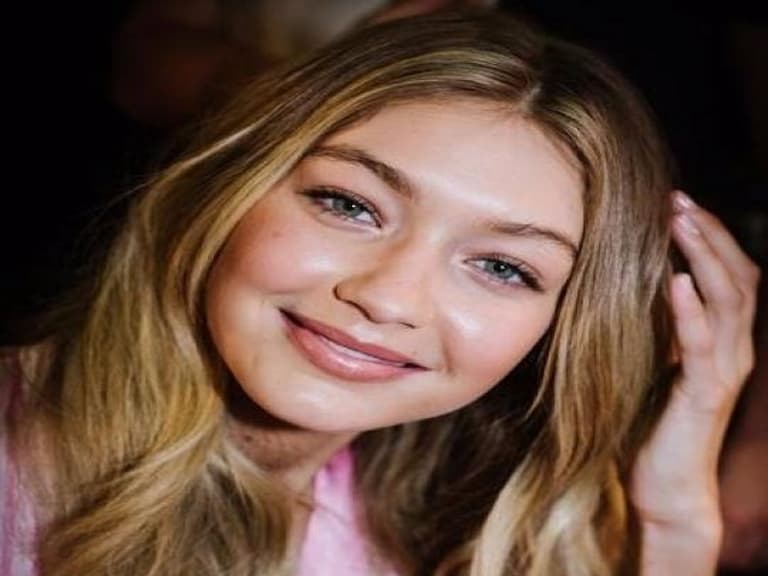 超模的另類減肥法？Gigi Hadid 公開自己的飲食習慣，餐單中竟有漢堡包、薯片和果汁？