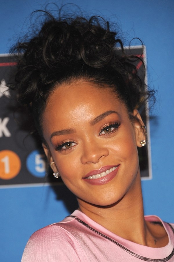 蕾哈娜的時尚髮型進化史 你最愛壞女孩 RiRi 哪一個造型?