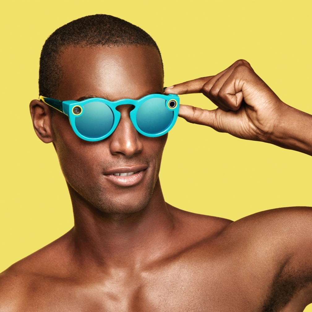 米蘭達可兒老公開始賣太陽眼鏡！Snapchat 推出讓人驚嘆的錄影新發明