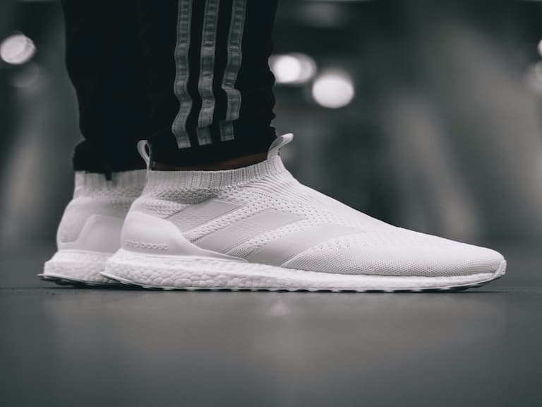 跟 Yeezy 比風頭?adidas 全白人氣跑鞋確定上架