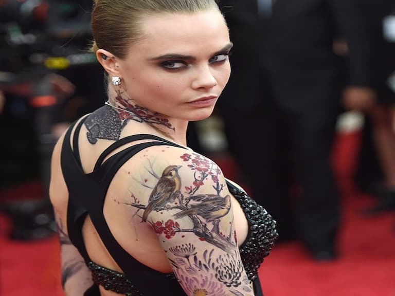 Cara Delevingne 的新紋身也太迷幻了吧?