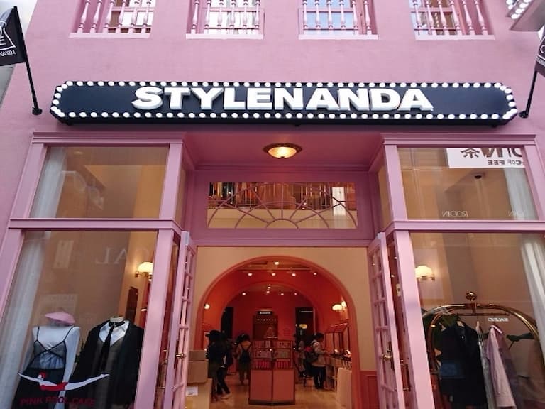 走進明洞五層高 Stylenanda Pink Hotel，時裝、美妝、咖啡室齊集簡直是少女天堂！