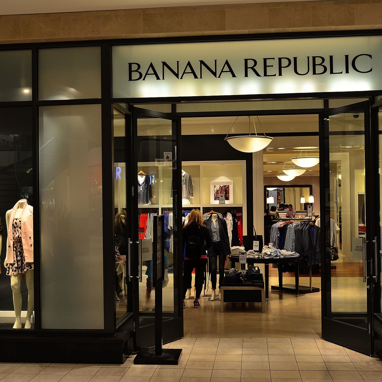 銷售額慘淡！GAP 宣布關閉 Banana Republic 所有在英國的分店