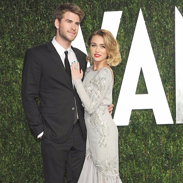 Miley 和 雷神弟 Liam 這對情侶這麼恩愛的原因，竟然是因為那檔事！