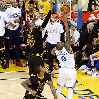 LBJ 冠軍賽完整 16 鍋！例行賽根本是他懶得蓋