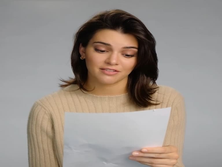 超模大開金口!看 Gigi Hadid 和 Kendall Jenner 搞笑演繹 Justin Bieber 的「Baby」!