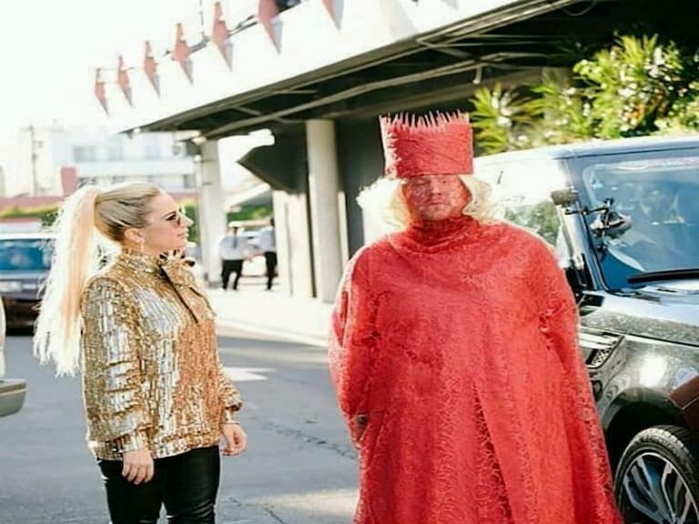 Lady Gaga 參加車上卡拉 OK 詹姆斯柯登搞笑 COPY 卡卡經典前衛服裝!