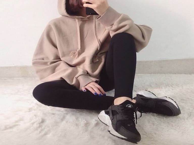 一件 Graphic Hoodie 的時尚力量,更勝千萬行頭!