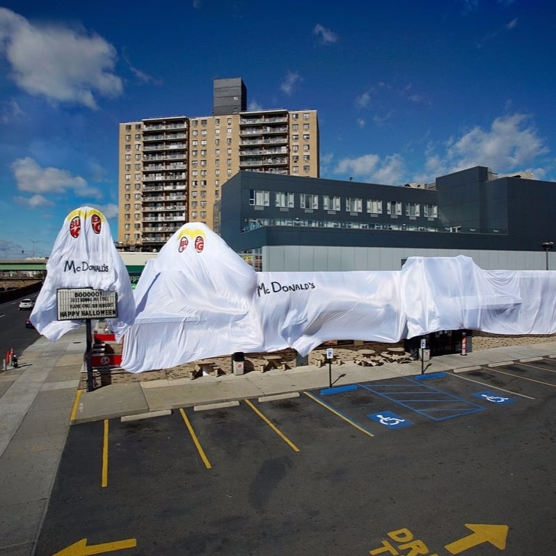 超有哏！美國「漢堡王」萬聖節假扮成麥當勞　超強創意讓網友大讚！