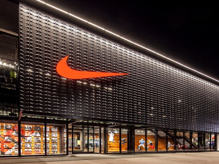Nike、Uniqlo、adidas、Puma 背後都有他 富豪身價超嚇人!