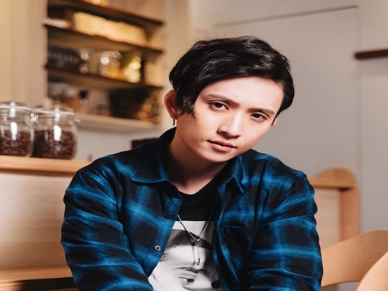 你還記得他嗎？新加坡「男版戴佩妮」來台發片，最欣賞的女藝人竟是「她」！