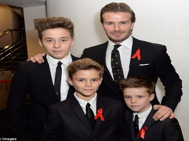 Cruz Beckham 要出道了?!進 MJ 製作人錄音室錄音帥爆了