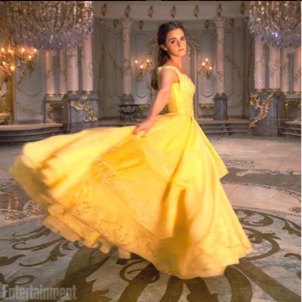 艾瑪華森穿貝兒的經典黃禮服簡直美炸！《美女與野獸》獨家劇照曝光