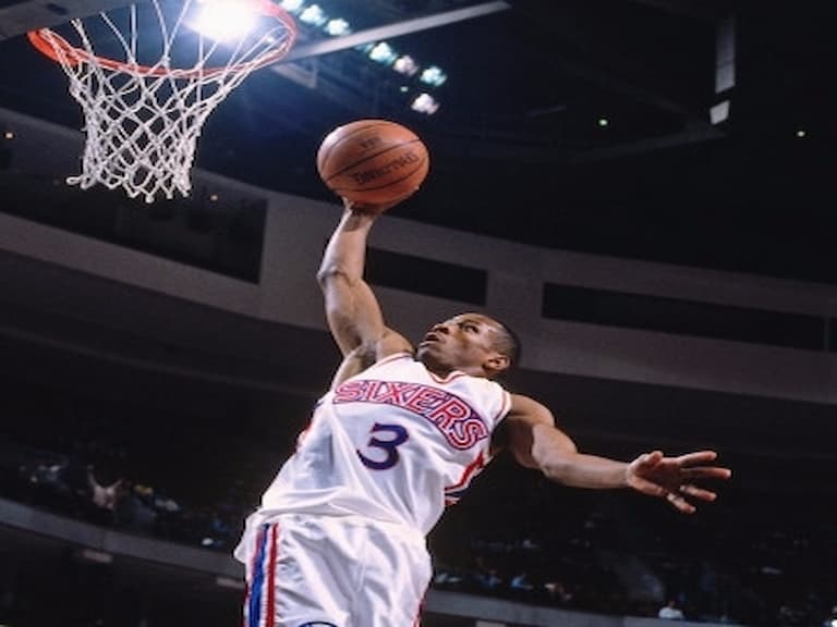 「戰神」Allen Iverson 的生涯首戰！第一個進球竟然是...
