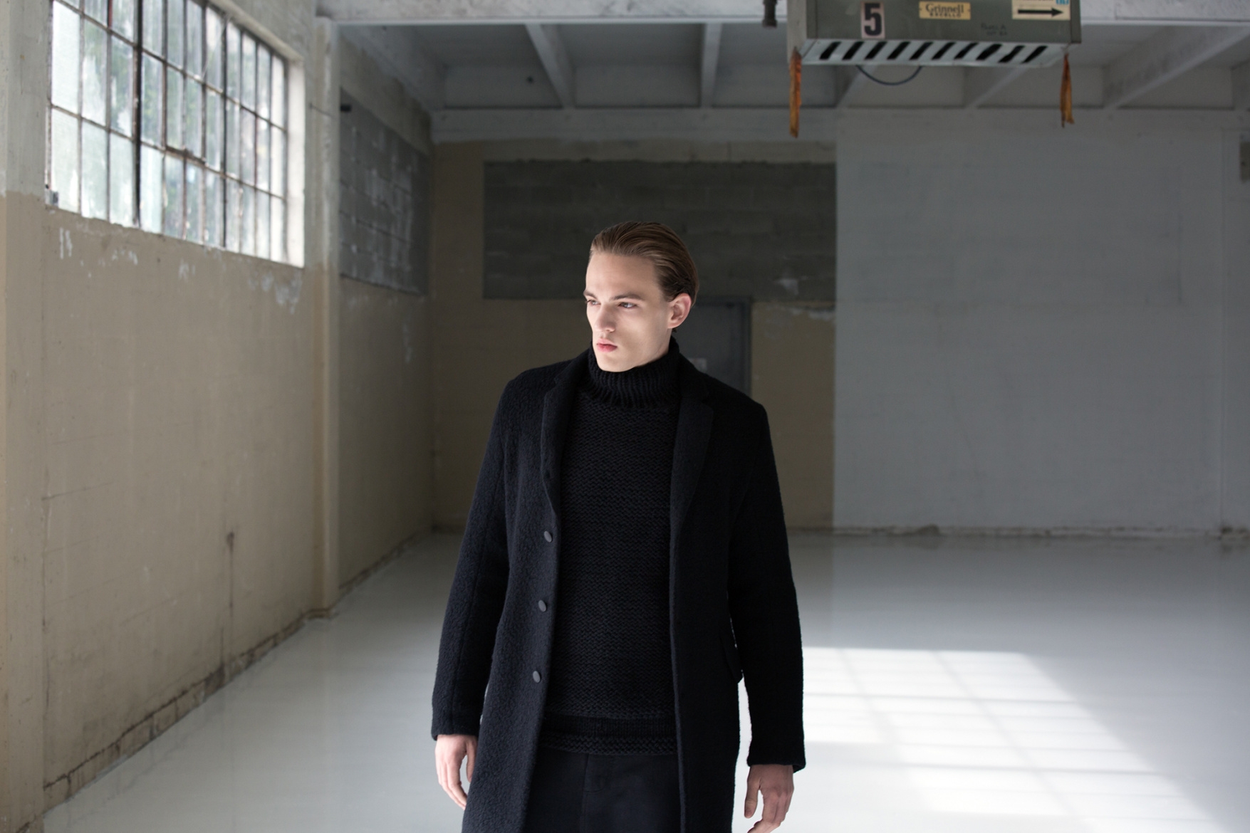 今年秋冬走實用路線，wings+horns 帶你穿出暗黑型男極簡風