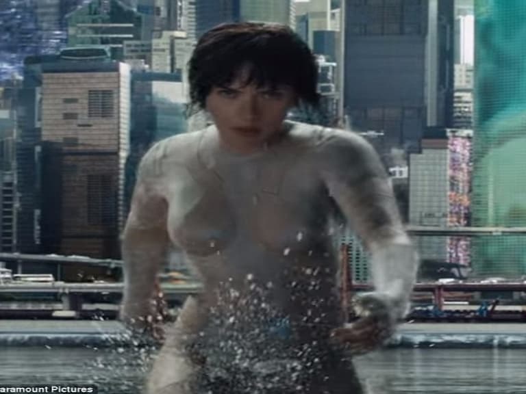 好萊塢真人版《攻殼機動隊》預告 「草薙素子」史嘉蕾喬韓森隱形打鬥超帥!