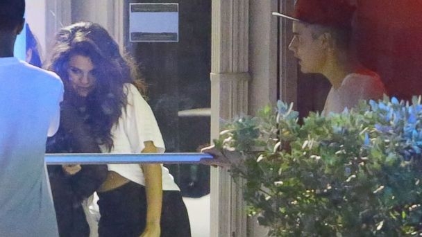 真的假的啦?小賈和Selena驚傳已在加勒比結婚!