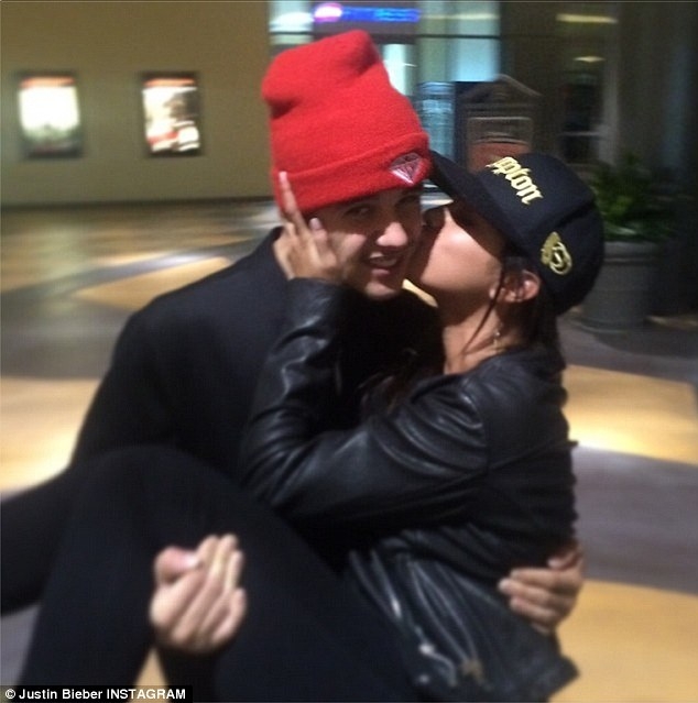 真的假的啦？小賈和Selena驚傳已在加勒比結婚！