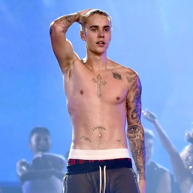 巡演也不能寂寞！小賈斯汀找 6 女到房間開趴　領隊帶女孩們回飯店！