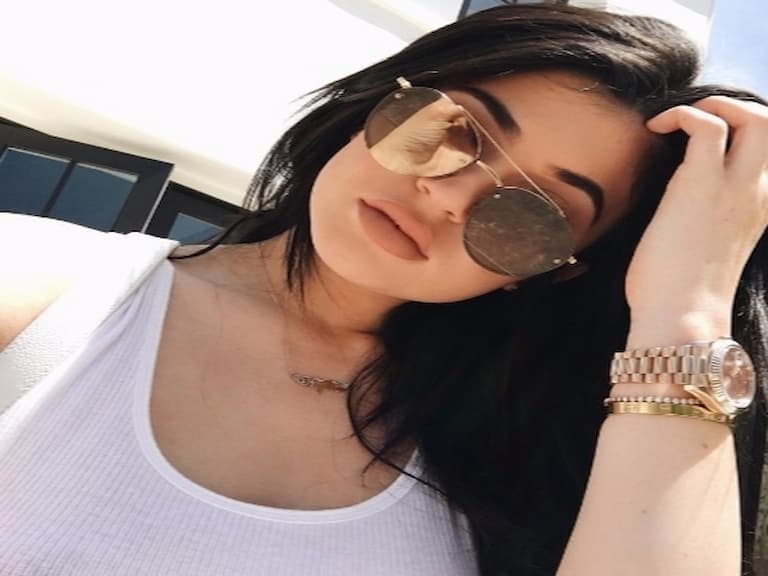 Selfie Queen 並非浪得虛名!Kylie Jenner 分享自拍技巧,2 招教你拍出上鏡美照!