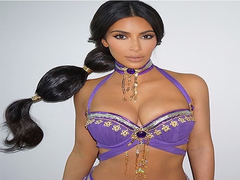 不是吧?!Kim Kardashian 的最新近照,竟惹起綁架是自編自導自演的爭議?