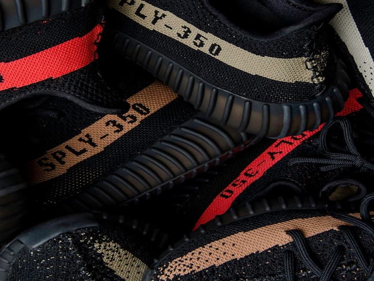  Yeezy BOOST 350 V2 三種配色確定販售！而且還公佈了神祕黑白色...