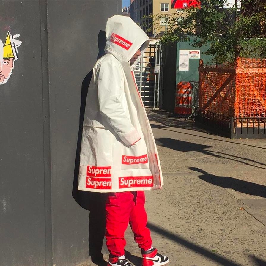 媽，我用16 個「SUPREME 塑膠袋」做了一件潮爆外套！網友：CP 值破錶！